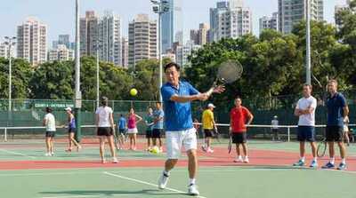 Adult hitting during group training at Victoria Park